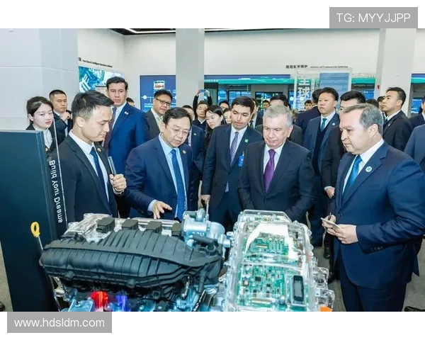 首进世界杯！乌兹别克斯坦总统豪赠 42 辆比亚迪豪车，总价 660 万球员直接开走(2)